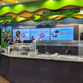 Market Square - Yogurt: Toppings - Ice Cream & Frozen Yogurt Near Me - Chicago, Illinois