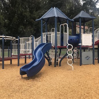 Memorial Park - Play Structure - Parks Near Me - San Leandro, California