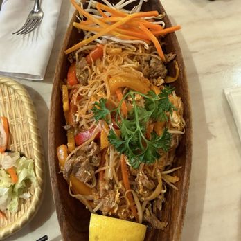 Silver Chopsticks - Beef pad Thai - Vietnamese Near Me - Toronto, Ontario