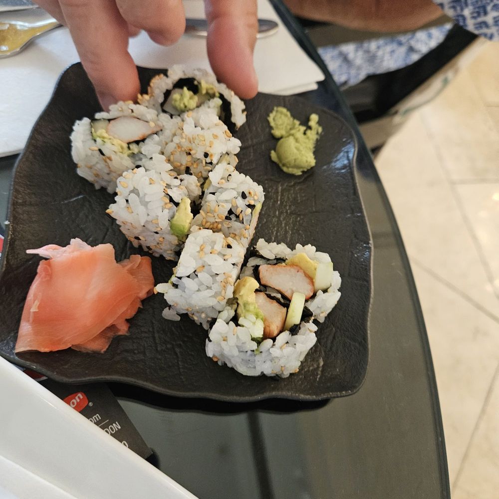 7593 Chophouse - California roll - Steakhouses Near Me - Reunion, Florida