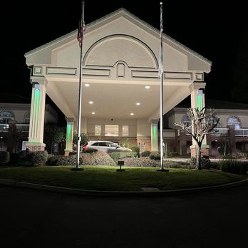 Holiday Inn Auburn - Front entrance - Hotels Near Me - Auburn, California Holiday Inn Auburn - Front entrance - Hotels Near Me - Auburn, California