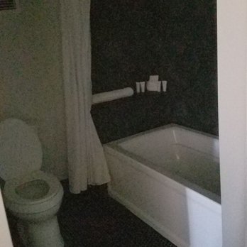 Padre Hotel - Bathroom - Hotels Near Me - Bakersfield, California Padre Hotel - Bathroom - Hotels Near Me - Bakersfield, California