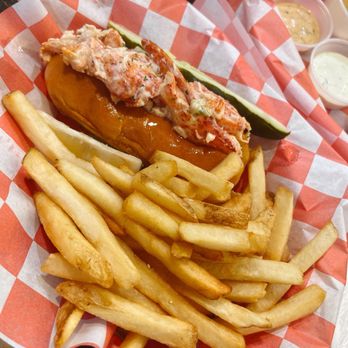 Georgetown Seafood - Cold lobster roll - Seafood Near Me - Washington, DC, District of Columbia
