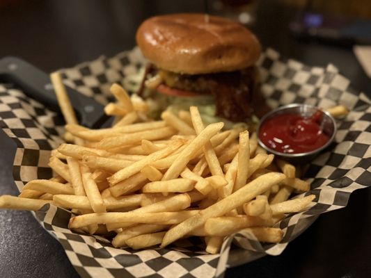 Linda's Tavern by null