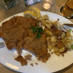 Landgasthof zur krummen Linde - Wiener Schnitzel, warmgehalten.