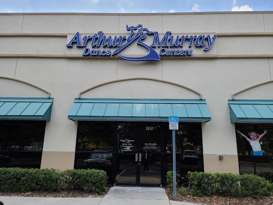 Arthur Murray Dance Centers Logo