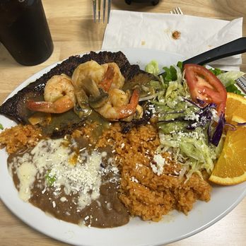 Villa's Mexican Grill - Beer, Wine & Spirits Near Me - Livingston, California