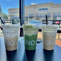 Iced Matcha Banana Cream Teatte (middle)