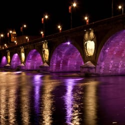 Le Pont Neuf - Le pont change de couleur donc.