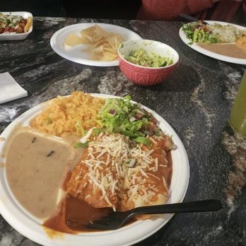 Borreguitas Bar Express - Re-Chicken Enchiladas Lunch Chips and Guacamole - Mexican Near Me - Pomona, California