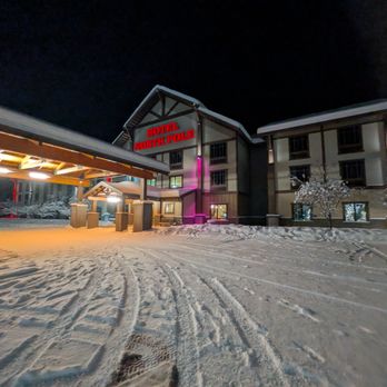 Hotel North Pole - The night we ran out of the hotel to possibly see the "Lights!" Husband saw it, I did not! - Hotels Near Me - North Pole, Alaska Hotel North Pole - The night we ran out of the hotel to possibly see the "Lights!" Husband saw it, I did not! - Hotels Near Me - North Pole, Alaska
