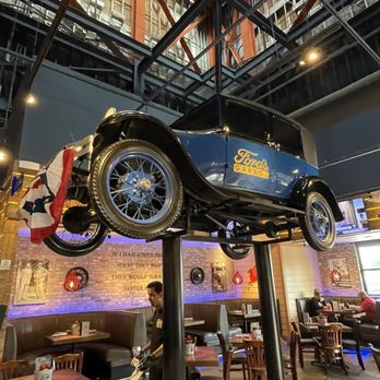 Ford's Garage Orlando International Outlets - Burgers Near Me - Orlando, Florida