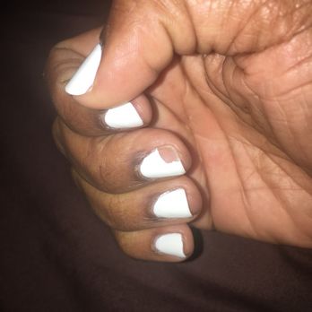 Metro Nail Bar Sterling - Wed: chipped polish on right & left hand - Nail Salons Near Me - Sterling, Virginia
