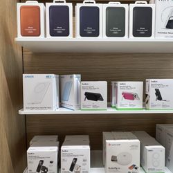 Apple Roosevelt Field - IPhone chargers and cases