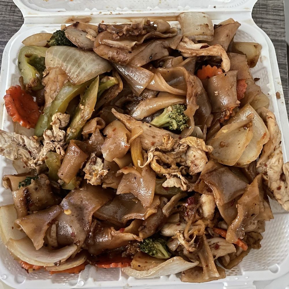 Lemon Grove Thai Food - Drunken Noodles - Thai Near Me - Lemon Grove, California Lemon Grove Thai Food - Drunken Noodles - Thai Near Me - Lemon Grove, California