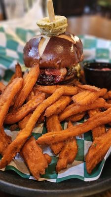 The Ground Round by null