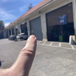Griffin Upholstery - Finger point to Griffin's door