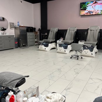 Mosaic Nails And Spa - Pedi chairs - Nail Salons Near Me - Springfield, Missouri