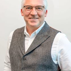 Carlson-Tillisch Eye Clinic - Dr. John Lach