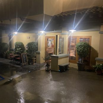 Divina Cucina - front door - Italian Near Me - Montrose, California