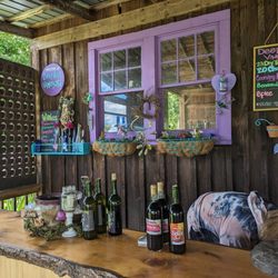 Deep Root Vineyard - Wine bar