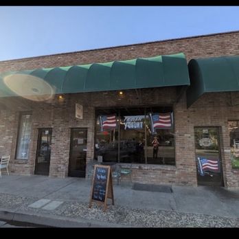 Yogi Shack - Simple and easy front view of the building.  Located 317B street Marysville - Ice Cream & Frozen Yogurt Near Me - Marysville, California