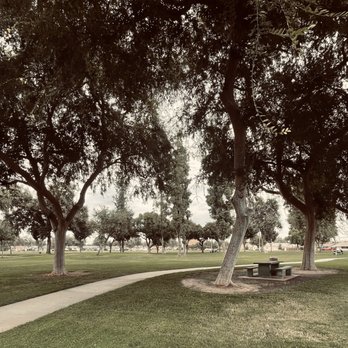 Houk Park - IG @kvtherinejvsmin - Parks Near Me - Visalia, California Houk Park - IG @kvtherinejvsmin - Parks Near Me - Visalia, California