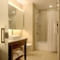 Crowne Plaza Moncton Downtown - Guest Room