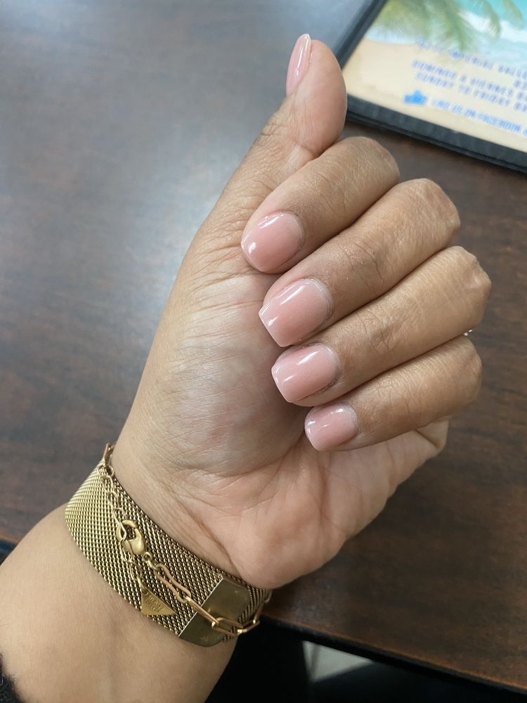 Tuti's Nails Logo