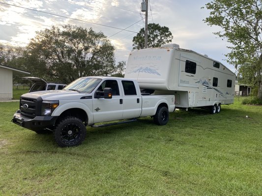 RV Hauling - We here at Barefoot Hauling pride ourselves in offering our clients quality care, timely service and lasting results. We specialize in hauling. 5th wheel campers, boats, , Pull behind campers, gooseneck trailers, light duty equipment, and freight. We go above and beyond to help you with your needs. Whatever it is we can help you to move. Call today to schedule your appointment. We look forward to working with you. RV Hauling - We here at Barefoot Hauling pride ourselves in offering our clients quality care, timely service and lasting results. We specialize in hauling. 5th wheel campers, boats, , Pull behind campers, gooseneck trailers, light duty equipment, and freight. We go above and beyond to help you with your needs. Whatever it is we can help you to move. Call today to schedule your appointment. We look forward to working with you.