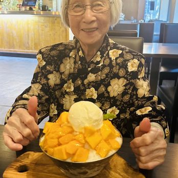 Hanjan Oliver - Mango bingsu, my grandma loved it and gave it 2 thumbs up! - Korean Near Me - Edmonton, Alberta