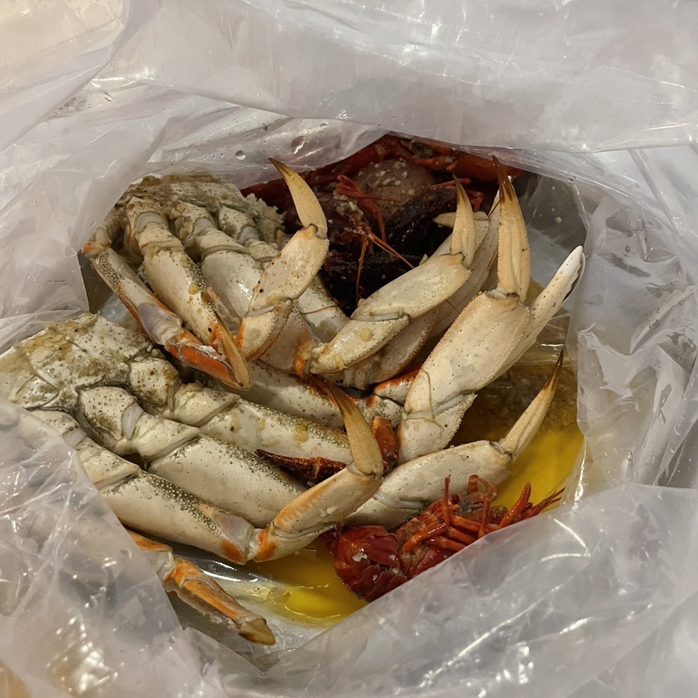 1 pound Dungeness crab and 1/2 lb crawfish. 1 pound Dungeness crab and 1/2 lb crawfish.