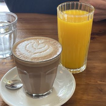 La Malcriada - Mocha and Big Orange Juice - Breakfast & Brunch Near Me - Barcelona, B