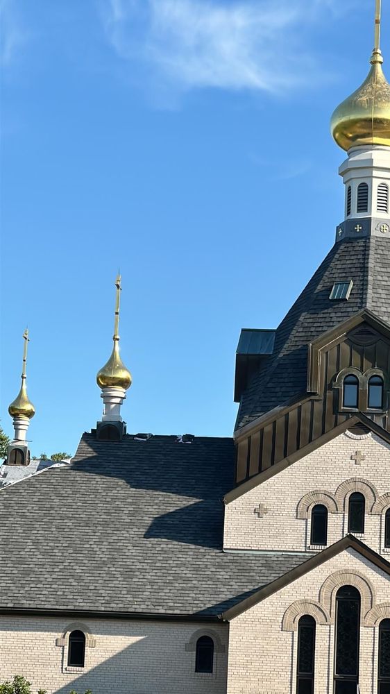 Slide of D & R Roofing