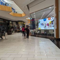 Holyoke Mall at Ingleside
