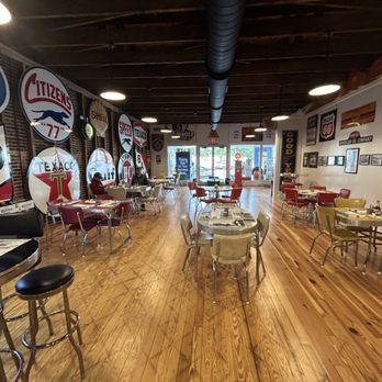 Bantam Bay - Half of the dining room - Breakfast & Brunch Near Me - Quincy, Florida Bantam Bay - Half of the dining room - Breakfast & Brunch Near Me - Quincy, Florida