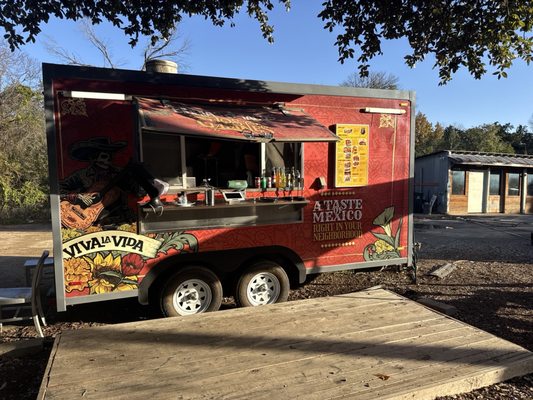 Los Galanes Birrias & Tacos by null