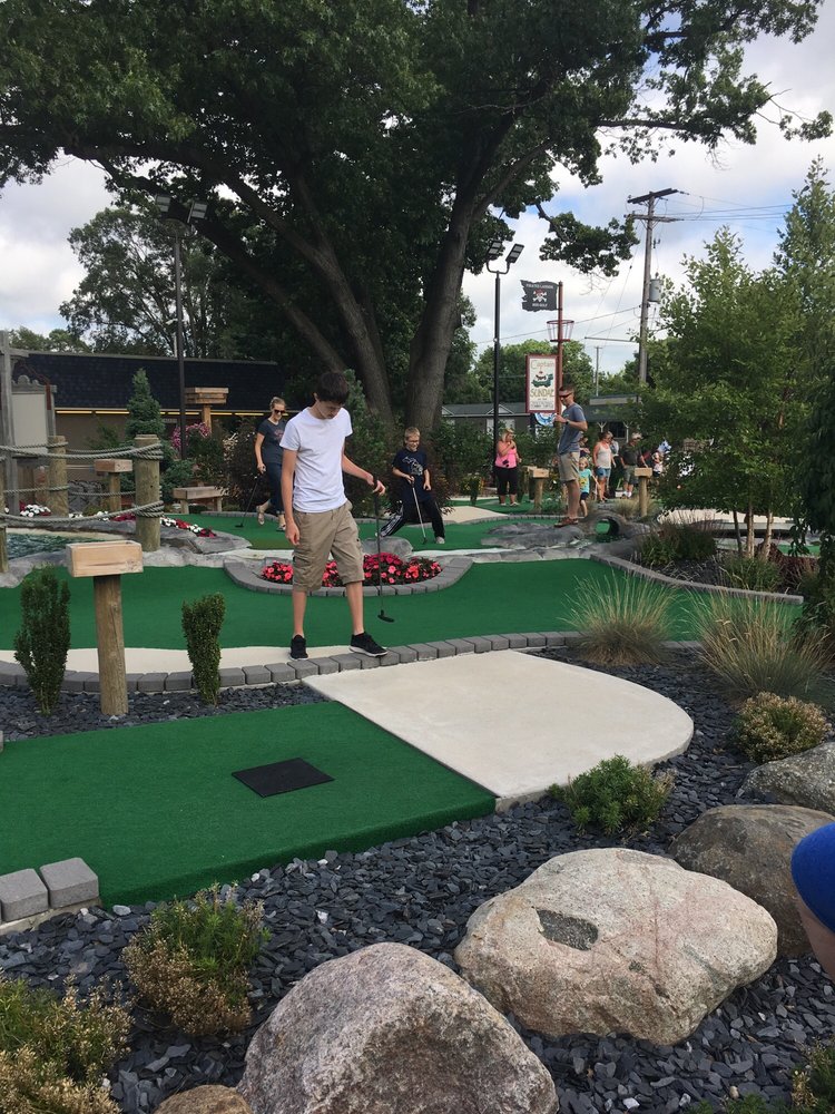 Pirate's Landing Mini Golf Logo