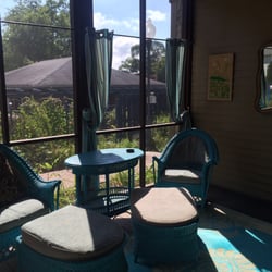 Vintage Views Resort - Screened-in porch