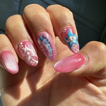 La Vie Nail Lounge - I got gel X and it always lasts me 3 weeks!! They are always so nice! love this place and my nails!! - Nail Salons Near Me - Stratham, New Hampshire