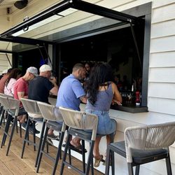 Crawdads on the Lake - Bar area outdoor patio