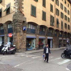 Garage Ponte Vecchio - Outside