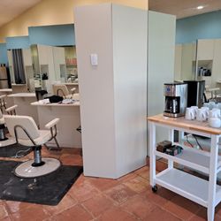 Canyon Salon - Complimentary coffee and bottled water for guests.