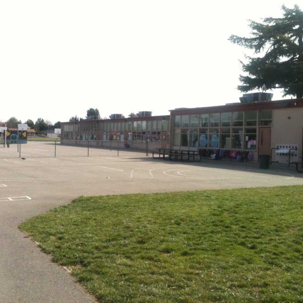 Alisal Elementary School - School grounds - Elementary Schools Near Me - Pleasanton, California