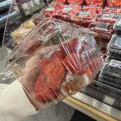 Weis Markets - Moldy produce in store. Every single time.
