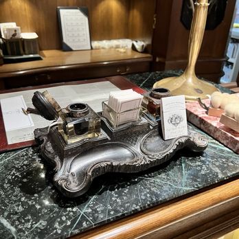 Officine Universelle Buly - There's a calligraphist on hand to personalize your gift tags! - Perfume Near Me - Paris, 75