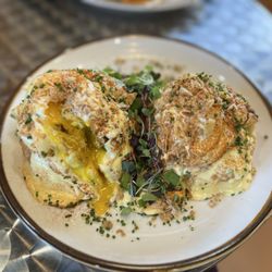 Side Piece Kitchen - Eggs Benedict with Crab Cake & Avocado