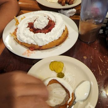 Flo's Farmhouse Cafe - Cafes Near Me - Riverside, California