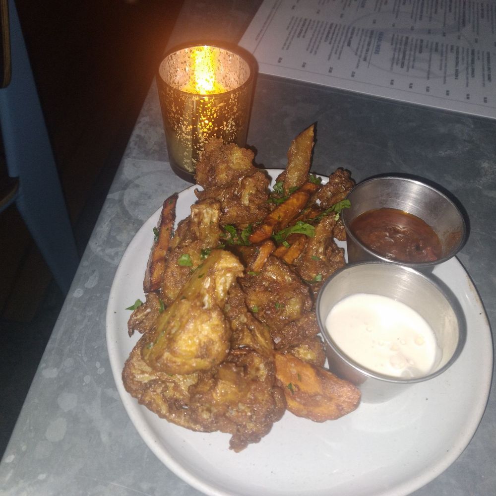 The Venice West - Cauliflower fried chicken - Music Venues Near Me - Venice, California The Venice West - Cauliflower fried chicken - Music Venues Near Me - Venice, California