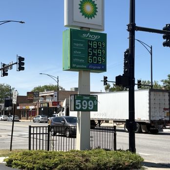 bp - Street Sign , same price cash or credit card - Gas Stations Near Me - Chicago, Illinois bp - Street Sign , same price cash or credit card - Gas Stations Near Me - Chicago, Illinois